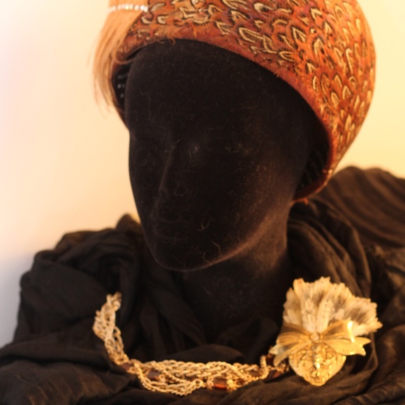 Vintage 1950s cloche hat with feather overlay main image 4